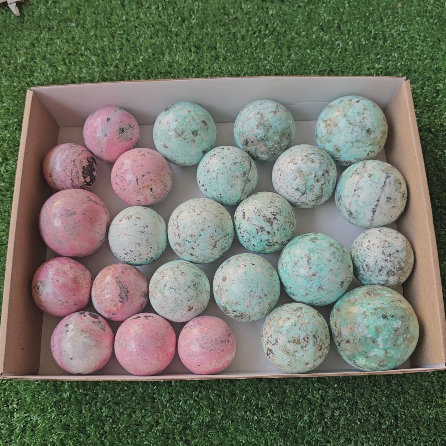 Load video: Lot 22 pcs Rhodonite and chrysoprase spheres