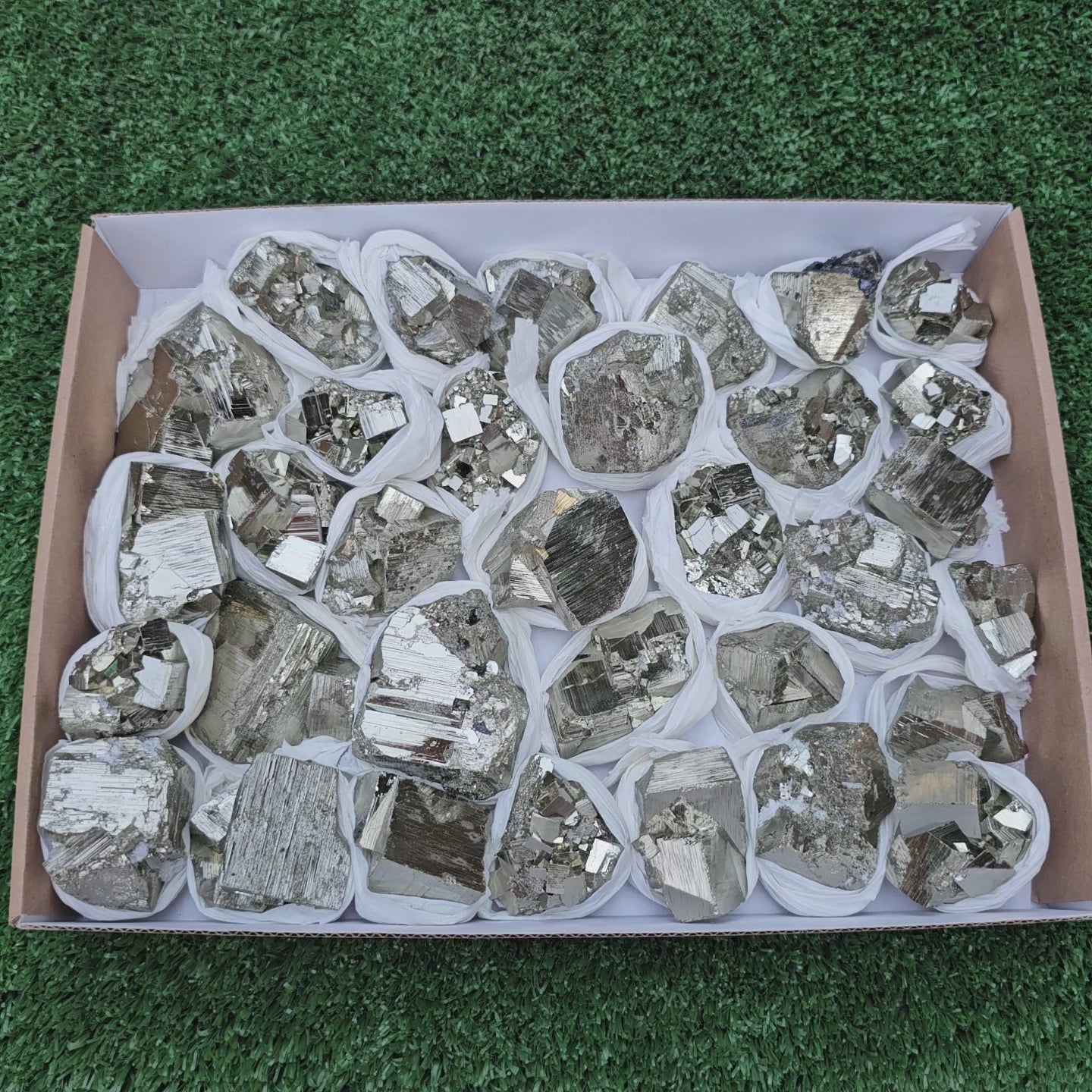 Load video: 32 pc Box Pyrite Cubic