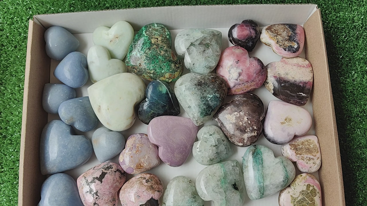 Load video: 30 pcs mixted stones hearts