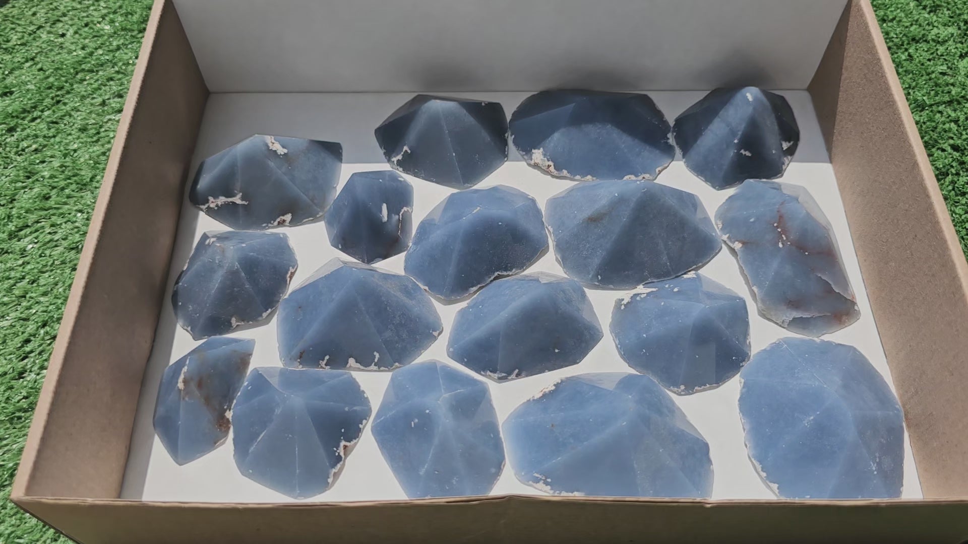 Load video: Lot 17 Slices with point Angelite*