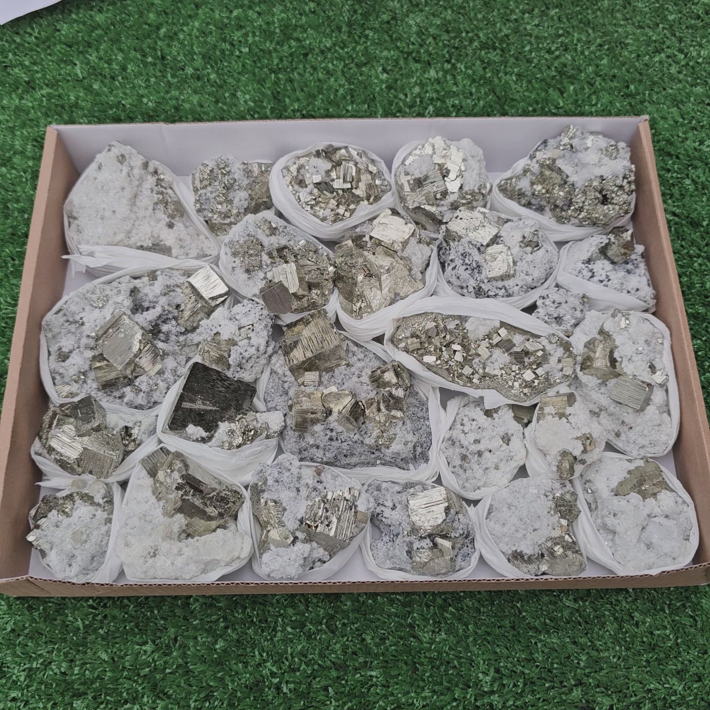 Load video: 25 pc pyrite Cubic