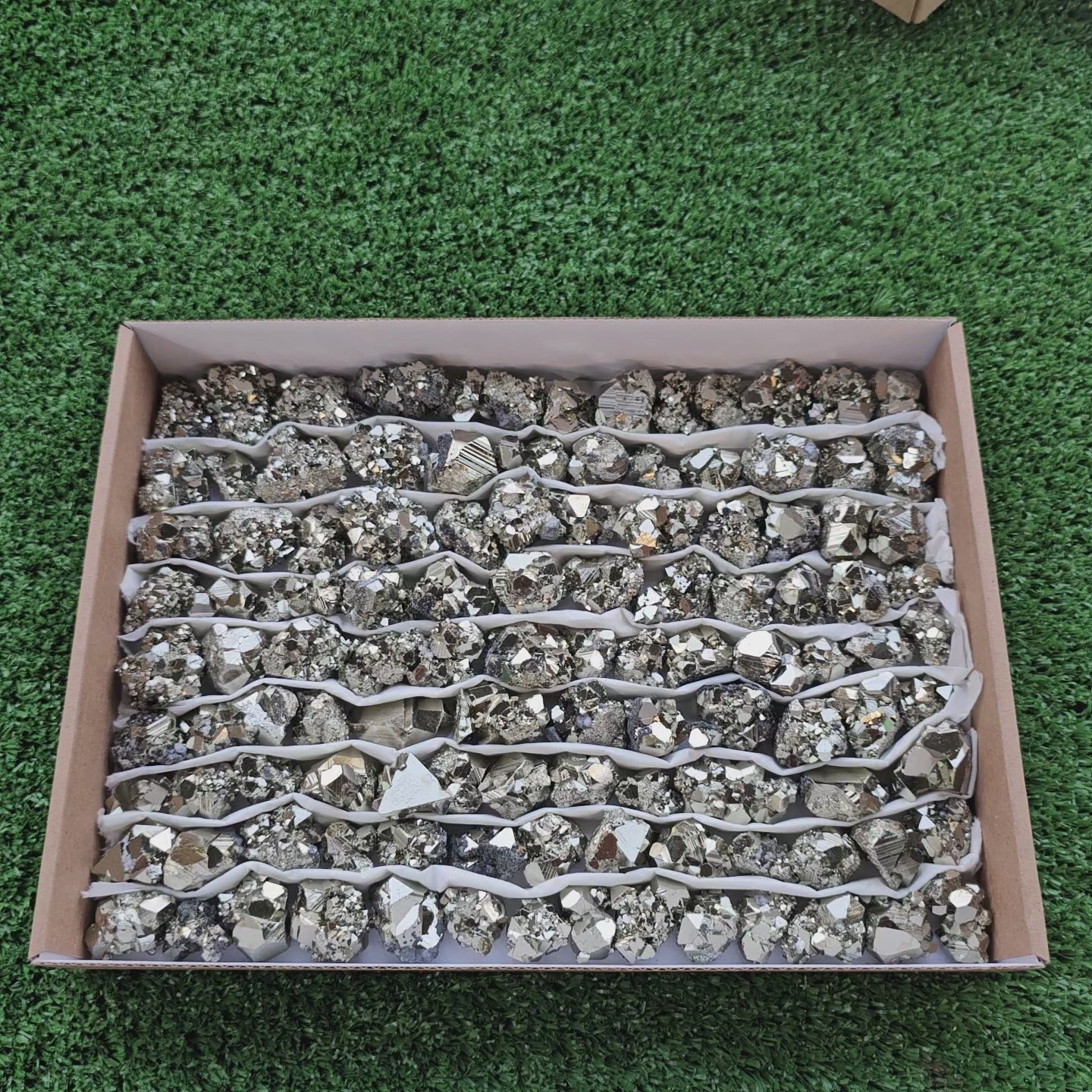 Load video: Box 111 pcs pyrite Octahedral